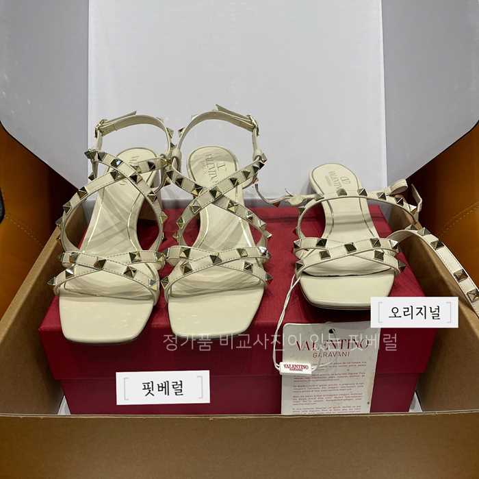 발*티노 락스터드 스트랩 샌들 힐 5cm