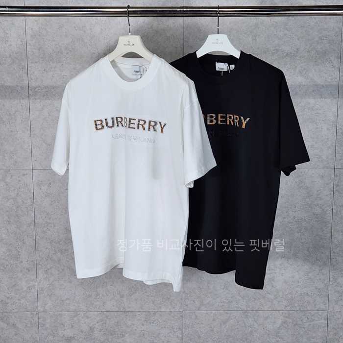 [국내배송] 버*리 워싱 체크로고 티셔츠 (2color)
