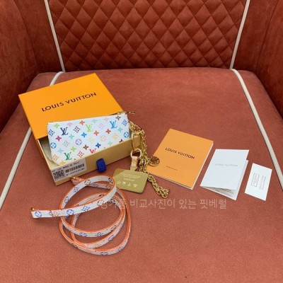 루*비통 M14099 LVxTM 스트랩 폰 홀더 지퍼 미니 파우치