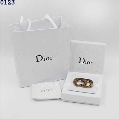 [국내배송] 디* CD 로고 골드 브로치