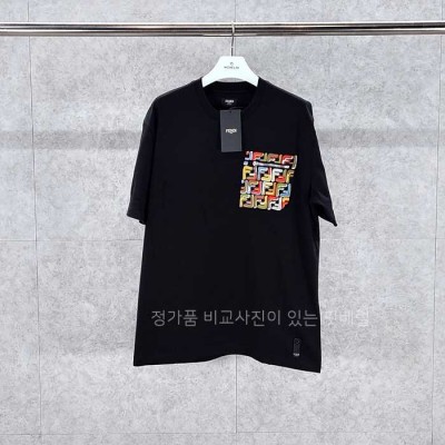 [국내배송] 펜* 포켓 자수로고 반팔 티셔츠
