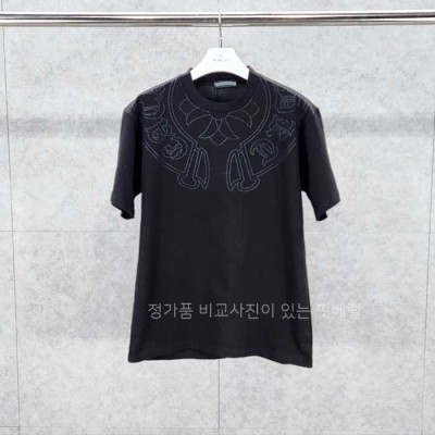 [국내배송] 크*하츠 숄더로고 반팔 티셔츠