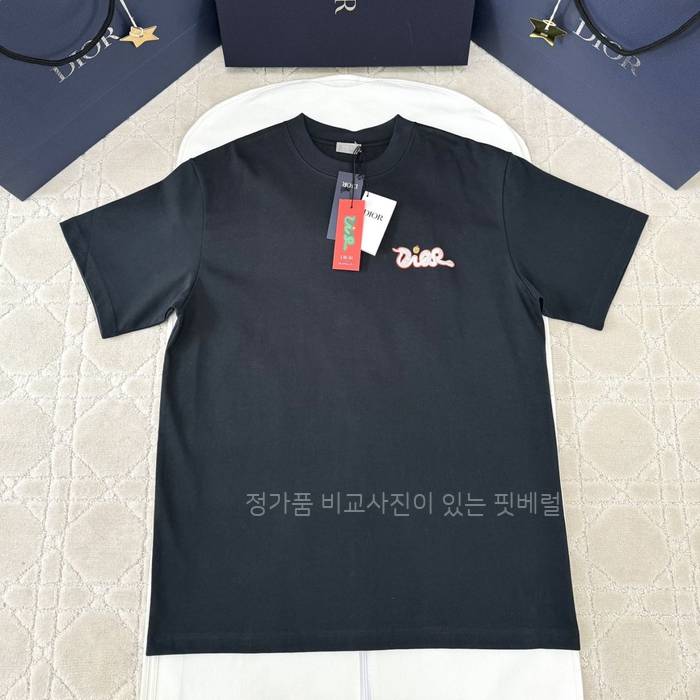 디* AND KAWS 반팔티셔츠