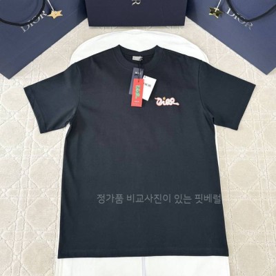 디* AND KAWS 반팔티셔츠