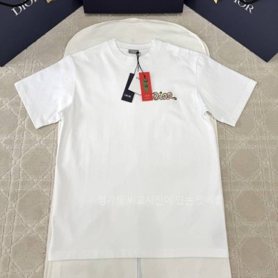 디* AND KAWS 반팔티셔츠