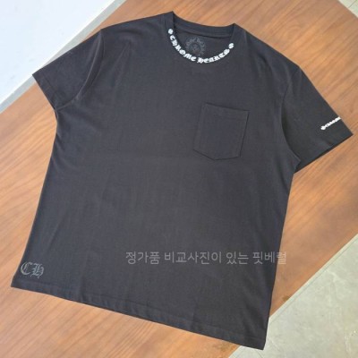 크*하츠 넥 로고 반팔티셔츠