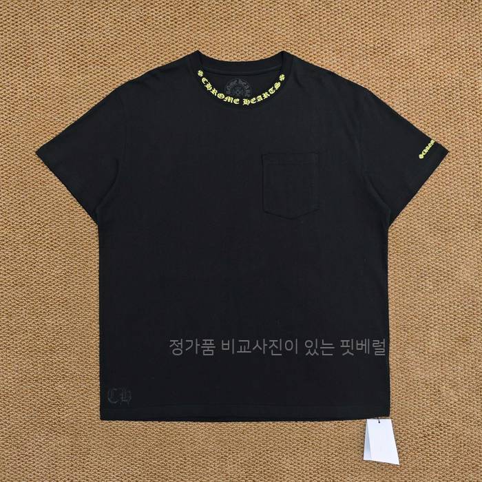 크*하츠 넥 로고 반팔티셔츠