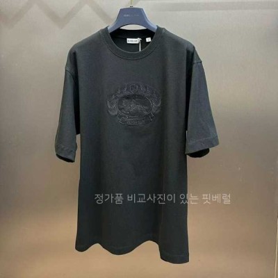[국내배송] 버*리 월계관 자수로고 반팔 티셔츠