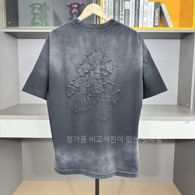 [국내배송] 크*하츠 세메터리 덧댐 로고 반팔 티셔츠