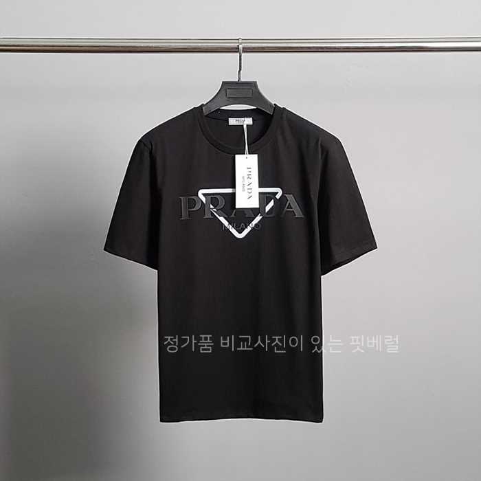 [국내배송] 프*다 삼각 빅레터링 코튼 반팔티