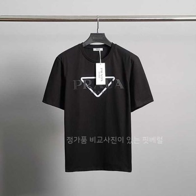 [국내배송] 프*다 삼각 빅레터링 코튼 반팔티