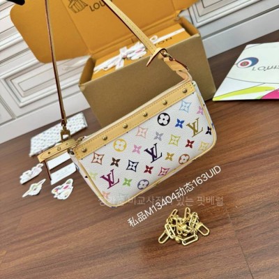 루*비통 M13404 LVxTM 포쉐트 악세수아