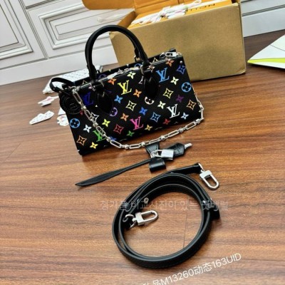 루*비통 M13260 LV x TM 온더고 이스트 웨스트 체인