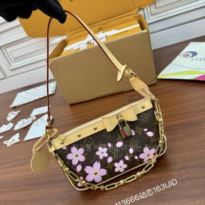 루*비통 M13666 LV x TM 포쉐트 악세수아