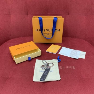 루*비통 M01526 네오 LV 클럽 백 참 키홀더