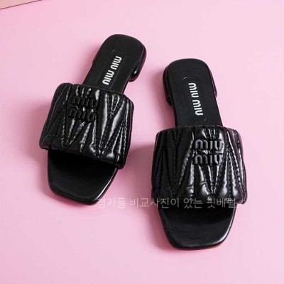 [국내배송] 미*미우 마테라쎄 나파 레더 슬라이드