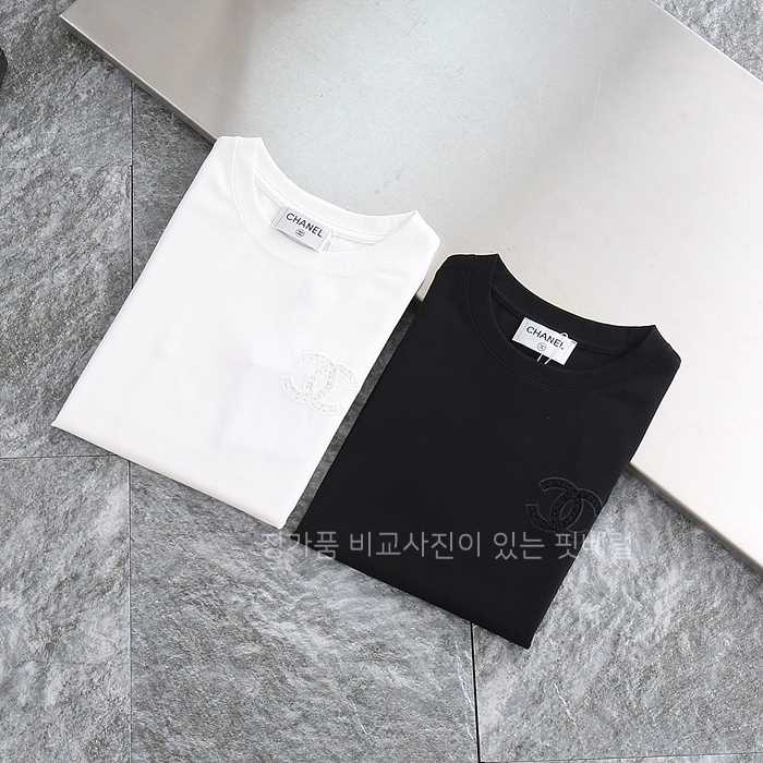 [국내배송] 샤* 여성 시스루 로고 실켓라운드티 (2color)