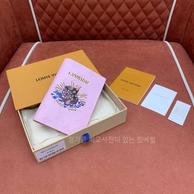루*비통 M26293 패스포트 커버 여권지갑