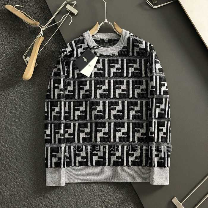 [국내배송] 펜* 자가드 배색자수로고 양모라운드