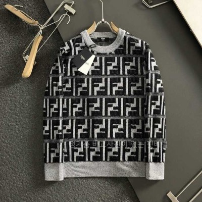 [국내배송] 펜* 자가드 배색자수로고 양모라운드