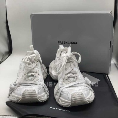 [*준*님의 현지 검수사진] 발*시아가  3xl 슈즈