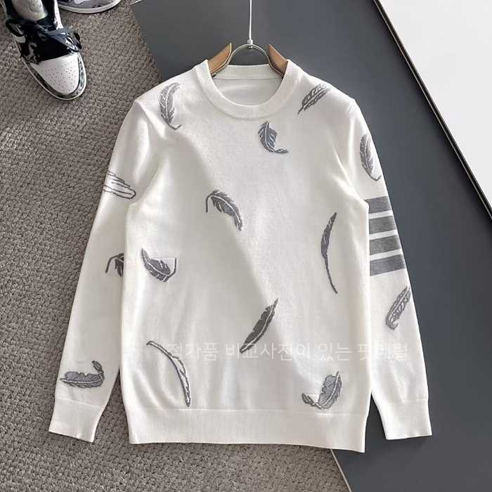 [국내배송] 톰*라운 깃털자수 니트