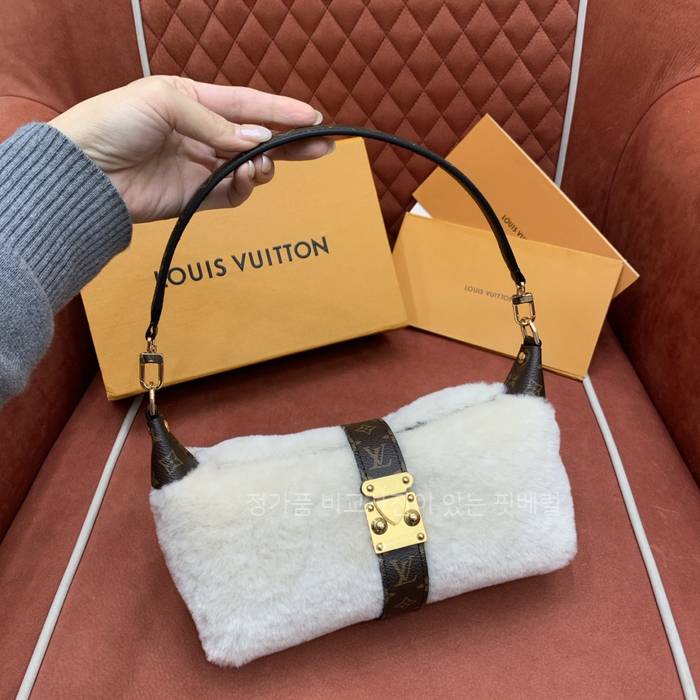 루*비통 M26245 포쉐트 미아