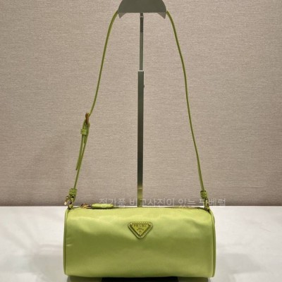 프*다 1NE058 리나일론 파우치 호보백