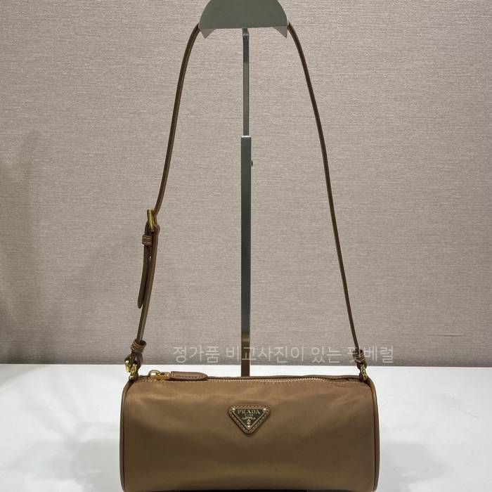 프*다 1NE058 리나일론 파우치 호보백