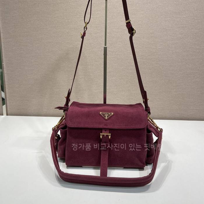 프*다 1BD394 익스플로어 숄더백 미듐