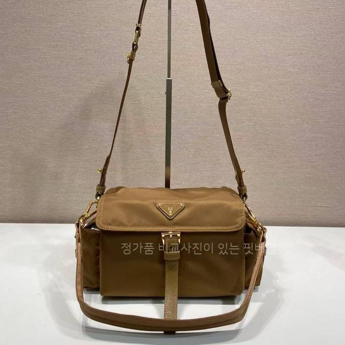 프*다 1BD394 익스플로어 숄더백 미듐