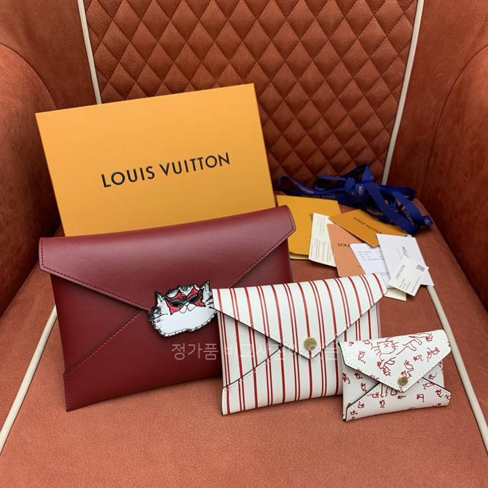 루*비통 M25760 키리가미 포쉐트 플럼