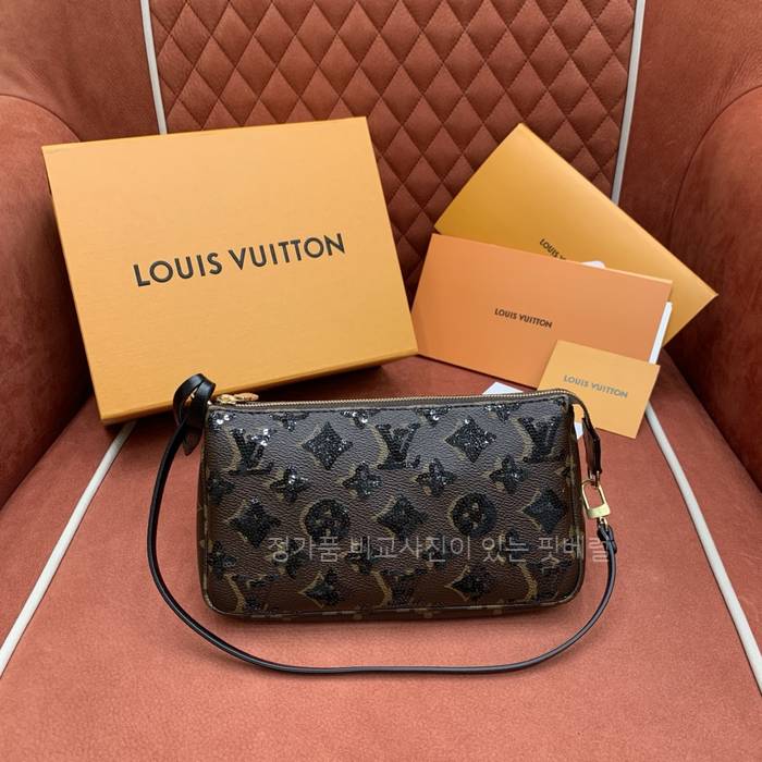 루*비통 M26473 포쉐트 악세수아