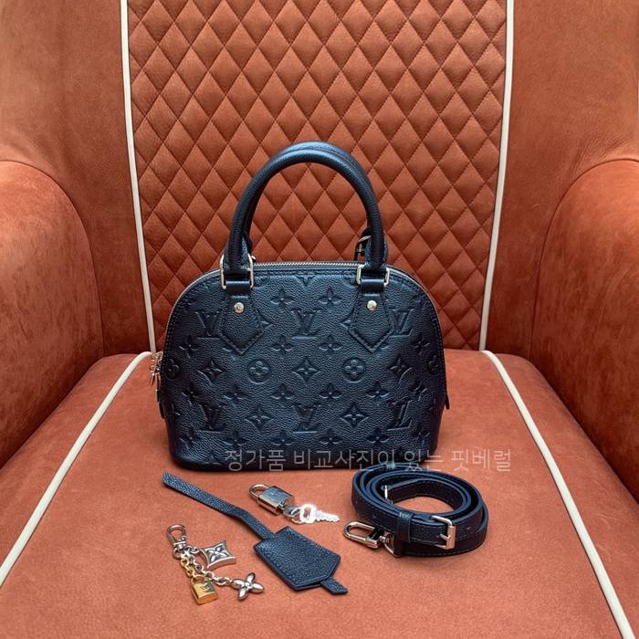 루*비통 M26686 알마 BB