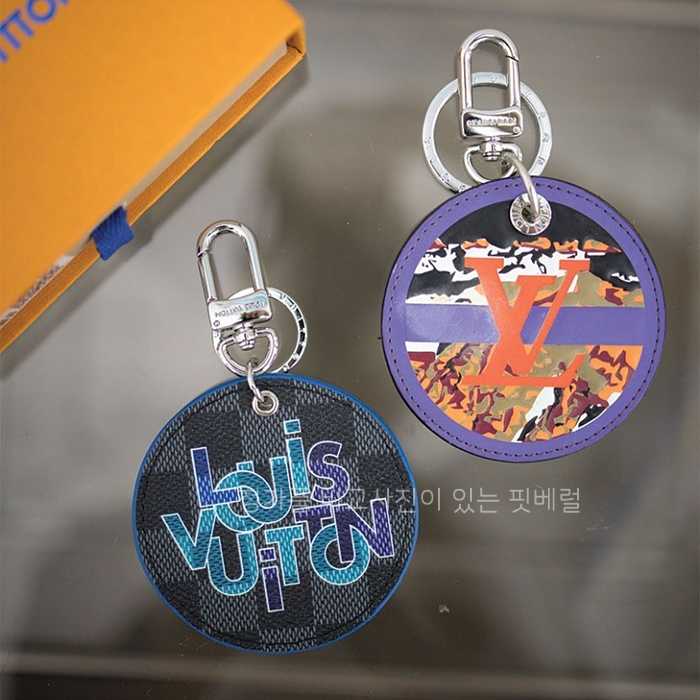 [국내배송] 루*비통 다미에 원형 백참 키홀더 (2color)
