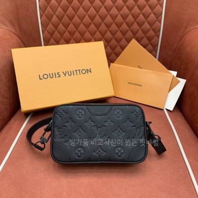 루*비통 M26737 트로카데로 웨어러블 월릿 크로스백