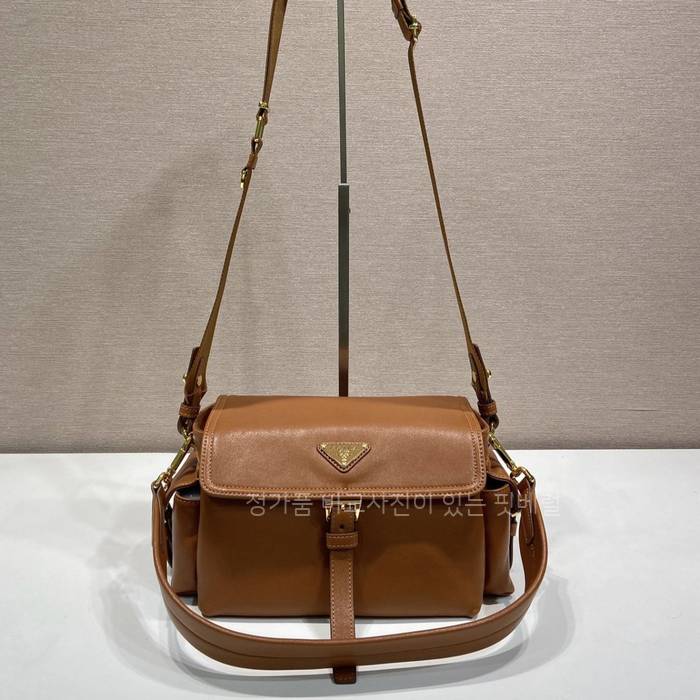 프*다 1BD394 익스플로어 숄더백 미듐