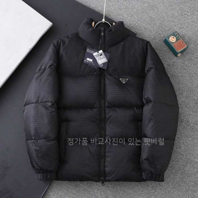 [국내배송] 프*다 리나일론 트라이앵글 로고 다운 자켓