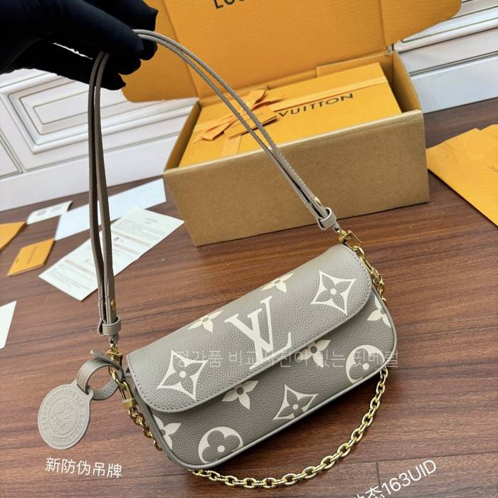 루*비통 M82211 월릿 온 체인 아이비