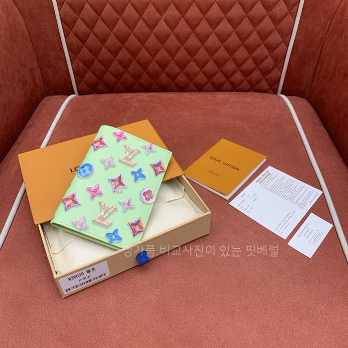 루*비통 M28039 패스포트 커버 여권지갑