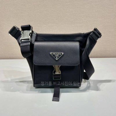 프*다 2VH160 리나일론 사피아노 레더 크로스백