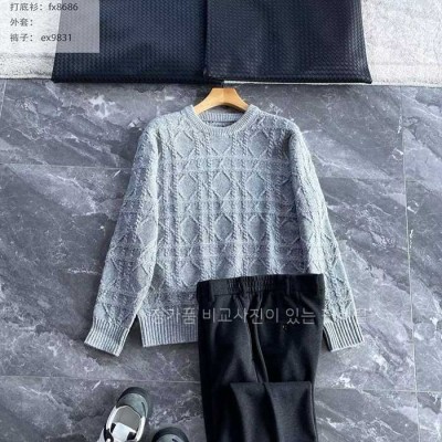 [국내배송] 디* 엠보싱 자카드 니트 스웨터