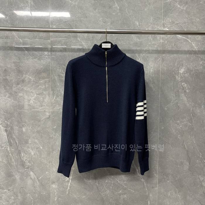 톰*라운 4-바 하이넥 울 하프 집업 니트