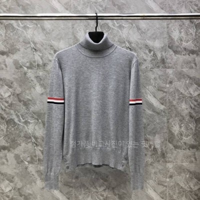 톰*라운 RWB 암밴드 저지 스티치 터틀넥 니트