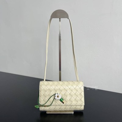 보*가베네타 838870 안디아모 데이지 파우치 크로스백