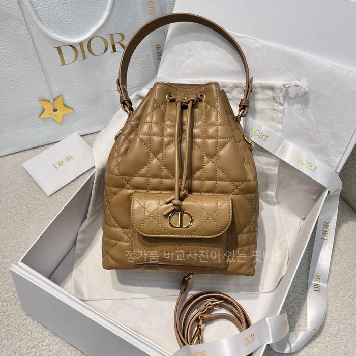 디* 카로 버킷백 스몰