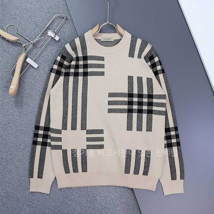 [국내배송] 버*리 클래식 체크 라운드 스웨터 (2color)