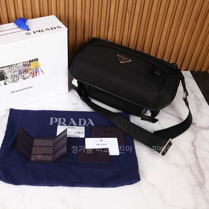 [국내배송] 프*다 리나일론 및 사피아노 가죽 숄더백