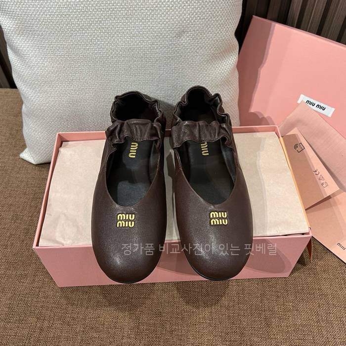 미*미우 레더 밴드 발레리나 플랫 슈즈