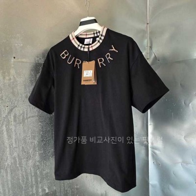 [국내배송] 버*리 체크엠보 로고 티셔츠